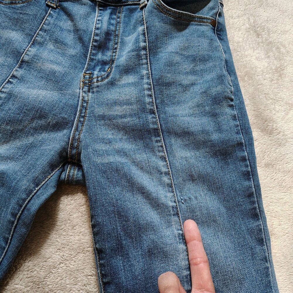 Judy Blue Jeans Womens 7/28 Super Flare Fit Center Seam Raw Hem Pants READ - Picture 3 of 11